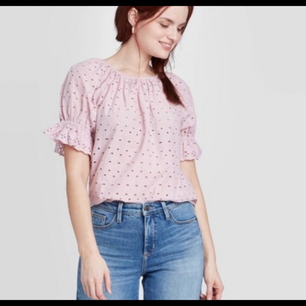 Universal Thread Eyelet Top - Picture 7 of 12